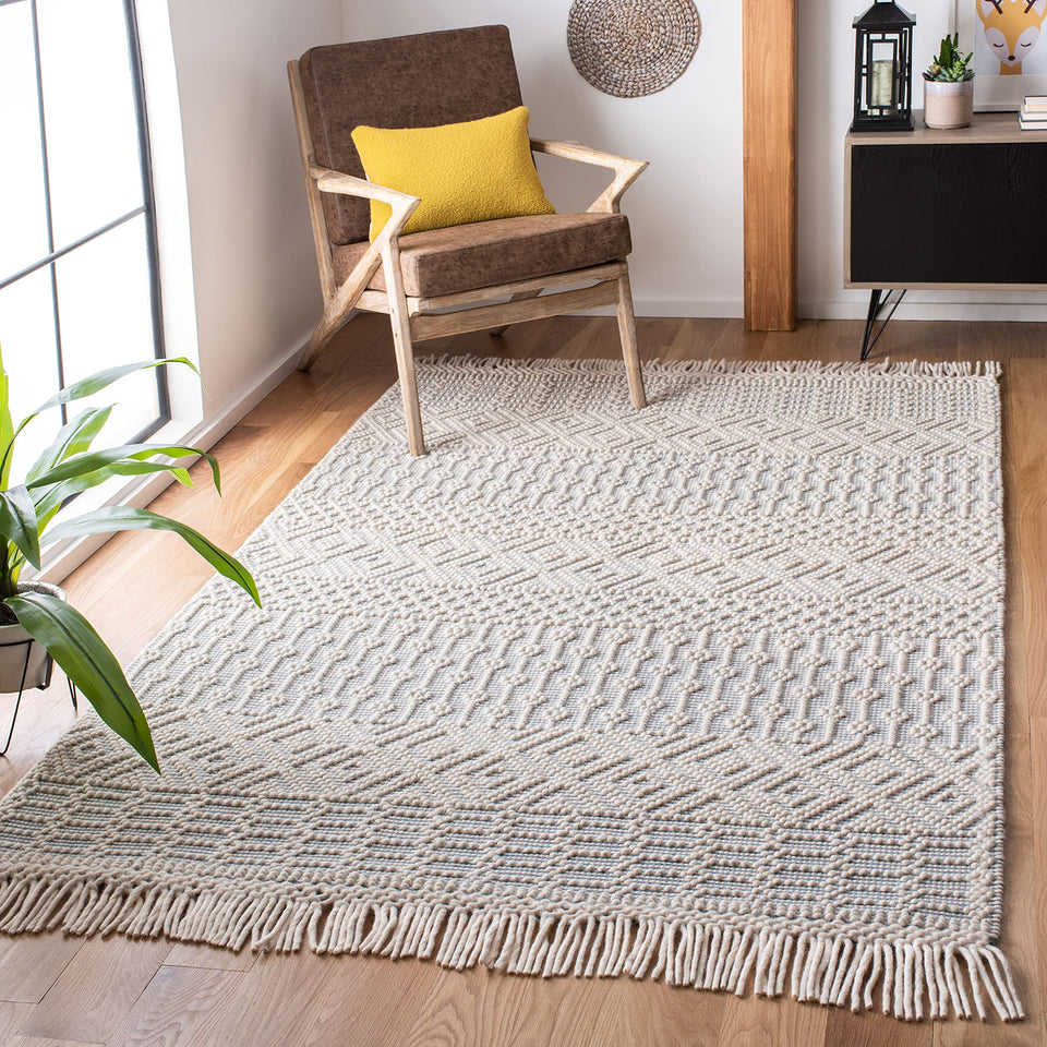 SAFAVIEH Area Rug 8x10 - Natura Collection - Large - Ivory, Handmade Wool, Moroccan Boho Fringe Design, Ideal for Living Room, Bedroom, Dining Space (NAT852B)