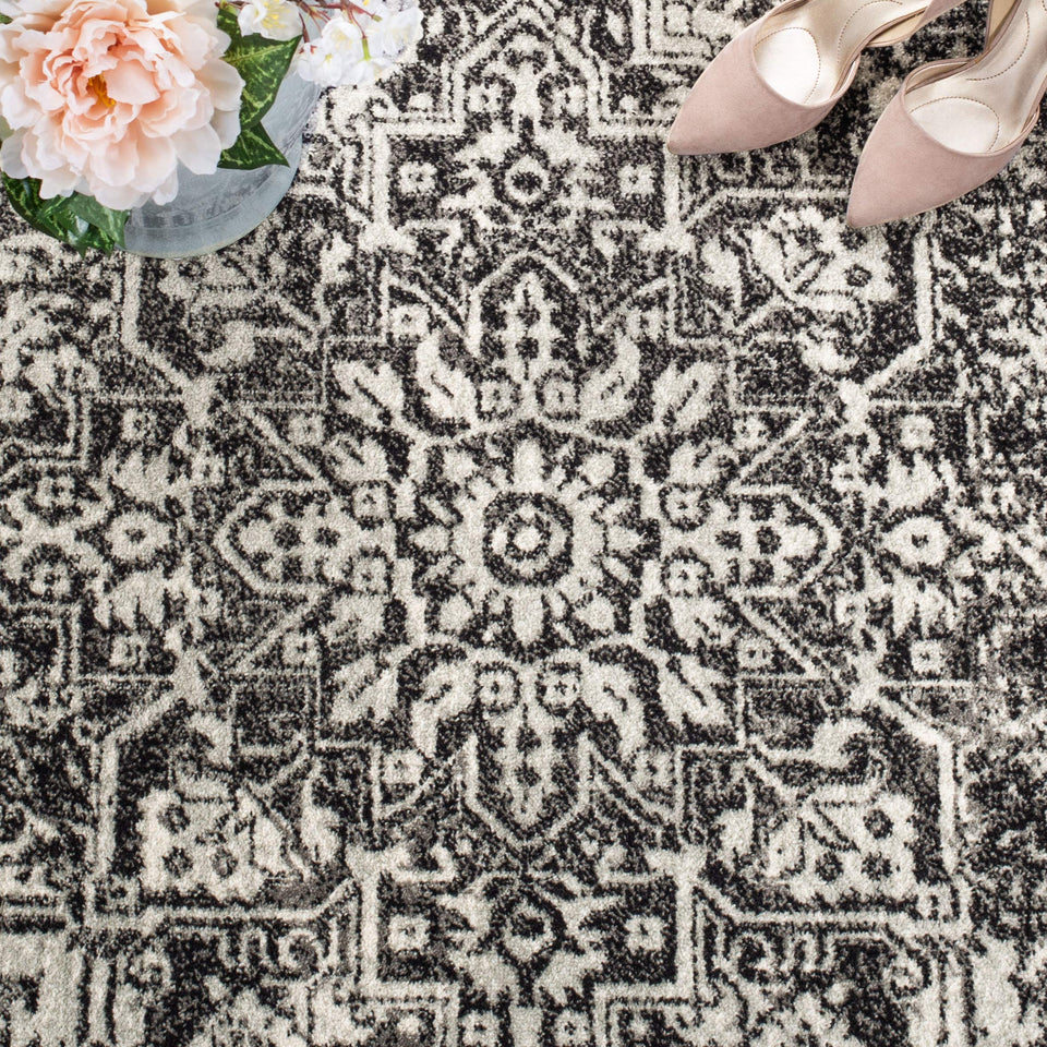 SAFAVIEH Evoke Collection Area Rug - 9' x 12', Ivory & Taupe, Oriental Distressed Design, Non-Shedding & Easy Care, Ideal for High Traffic Areas in Living Room, Bedroom (EVK256E)