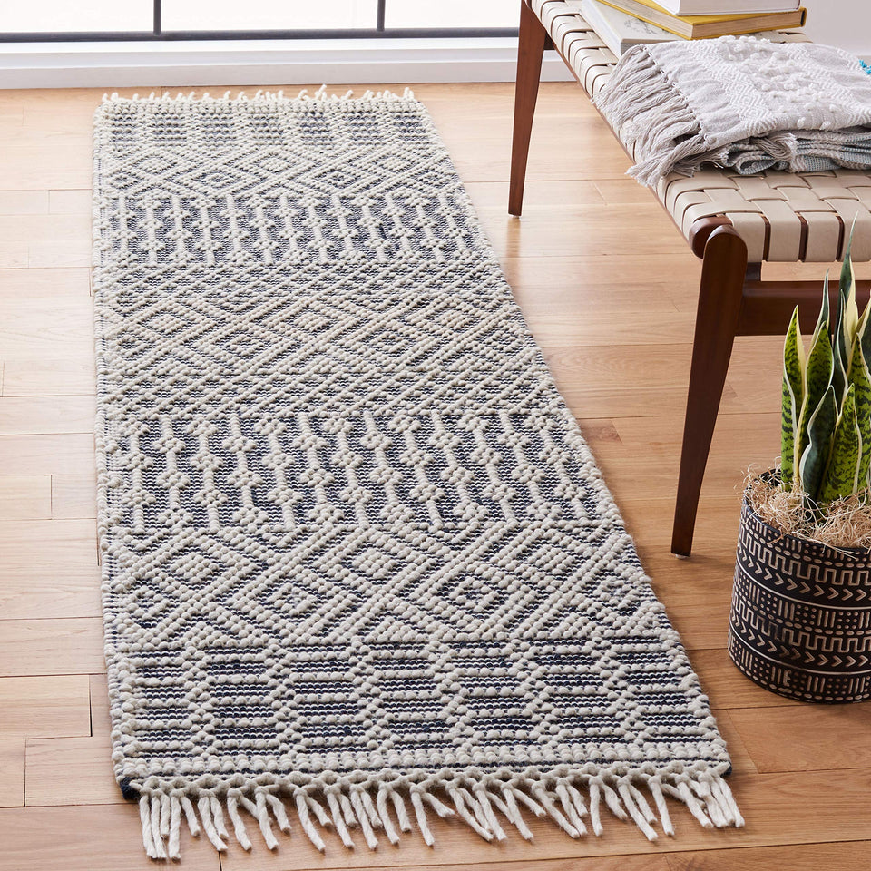 SAFAVIEH Area Rug 8x10 - Natura Collection - Large - Ivory, Handmade Wool, Moroccan Boho Fringe Design, Ideal for Living Room, Bedroom, Dining Space (NAT852B)